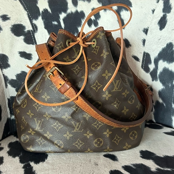 Louis Vuitton Monogram Noe Bucket Bag - Picture 13 of 16